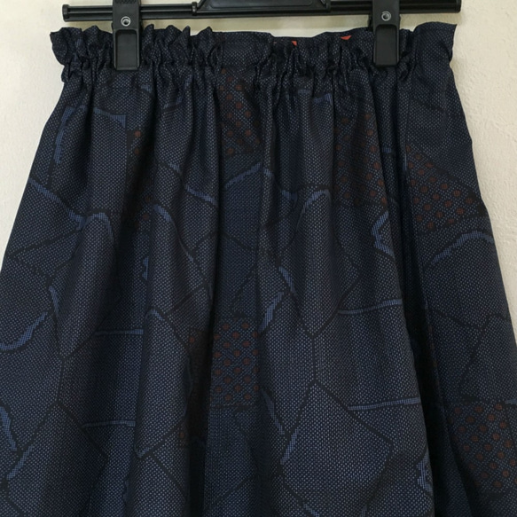 着物リメイク Ｉ 大島 ギャザースカート フリーサイズ シルク 2枚目の画像