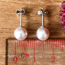 心醉 - 6mm 圓形 粉紅色 珍珠 純銀 電18K 白金 耳針 耳環 第8張的照片