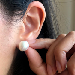 心醉 - 巴洛克形 白色 珍珠 銀電白金 耳針 耳環 第2張的照片