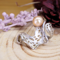 BALLERINA– Baroque Pink Pearl 18K Rhodium Plated Silver Ring 5枚目の画像