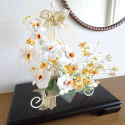 Flower Ring】【パンフラワー】白色胡蝶蘭とオンシジュウム