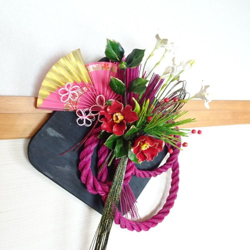 お正月/粘土の花/和/壁掛け】椿/松/水仙の壁掛けお正月飾り～パン