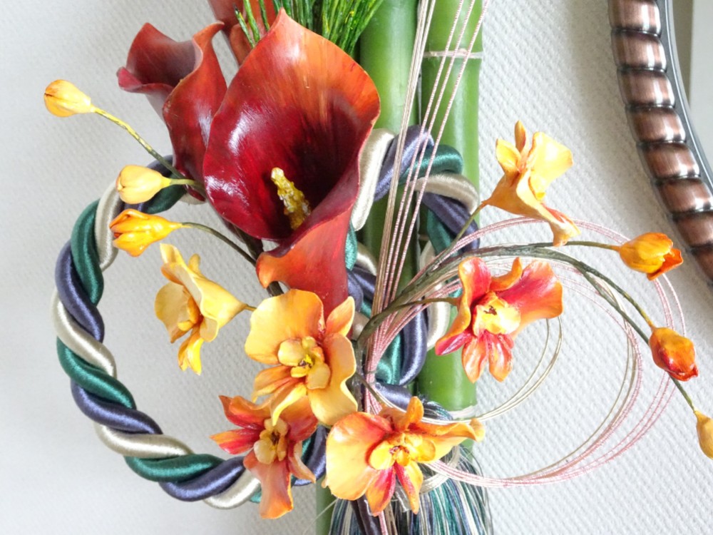 【粘土の花/パンフラワー/壁かけ】胡蝶蘭/カラーのモダンリッチなパンフラワーお正月アレンジ