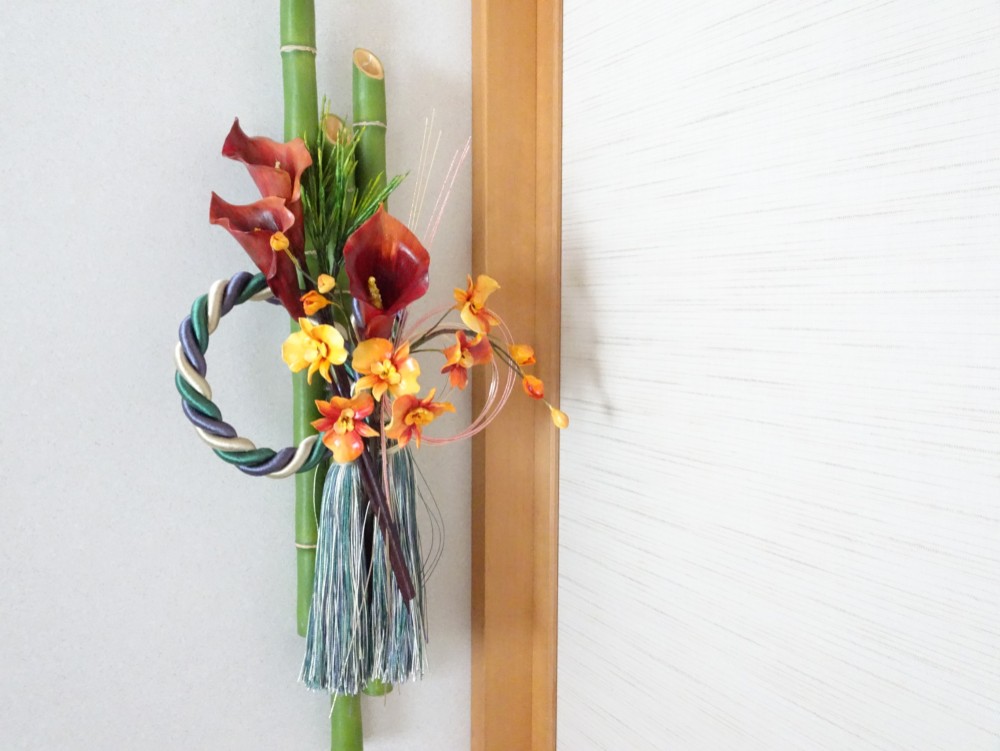 【粘土の花/パンフラワー/壁かけ】胡蝶蘭/カラーのモダンリッチなパンフラワーお正月アレンジ