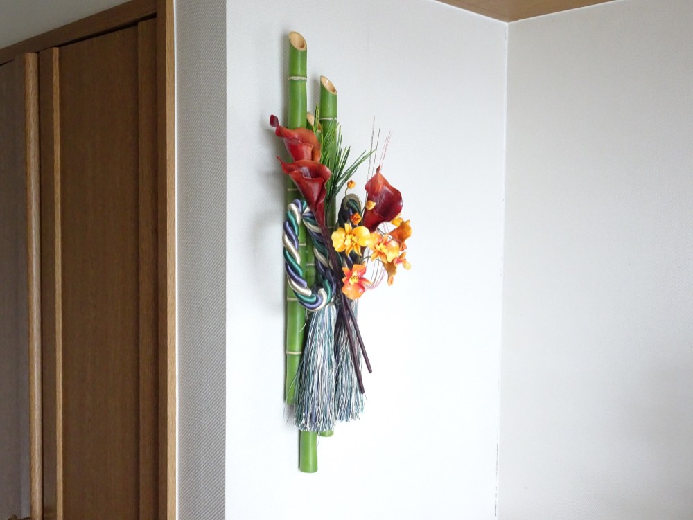 【粘土の花/パンフラワー/壁かけ】胡蝶蘭/カラーのモダンリッチなパンフラワーお正月アレンジ