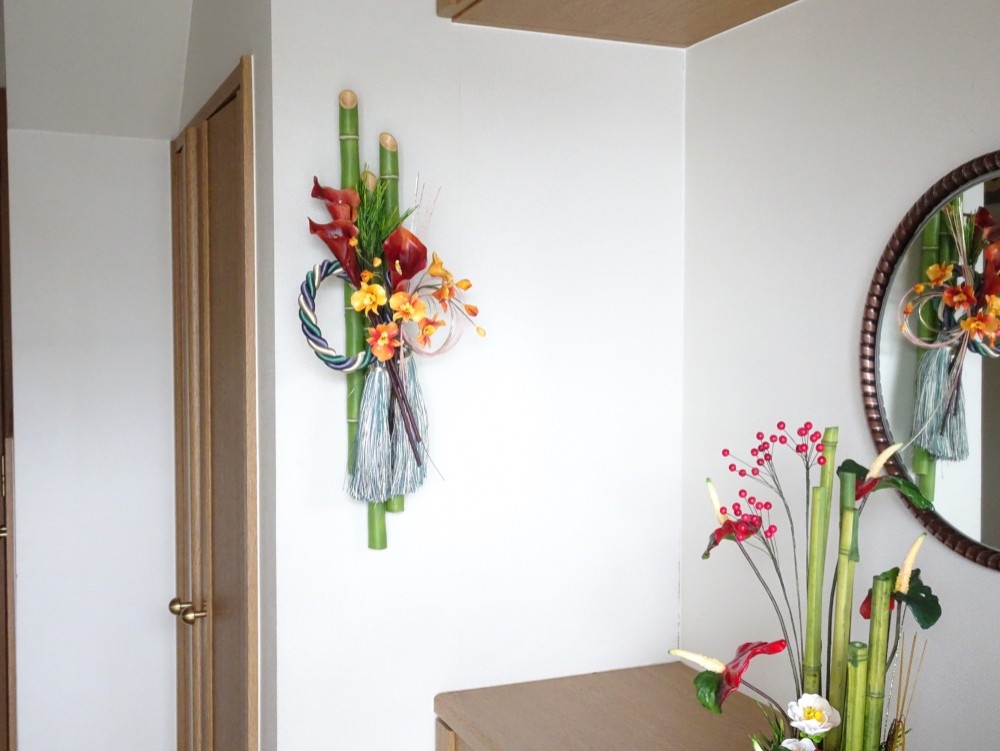 【粘土の花/パンフラワー/壁かけ】胡蝶蘭/カラーのモダンリッチなパンフラワーお正月アレンジ