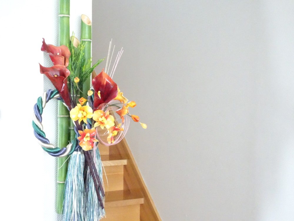 【粘土の花/パンフラワー/壁かけ】胡蝶蘭/カラーのモダンリッチなパンフラワーお正月アレンジ