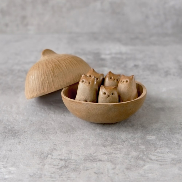 Brown Handmade Ceramic Cat – size: S 5枚目の画像