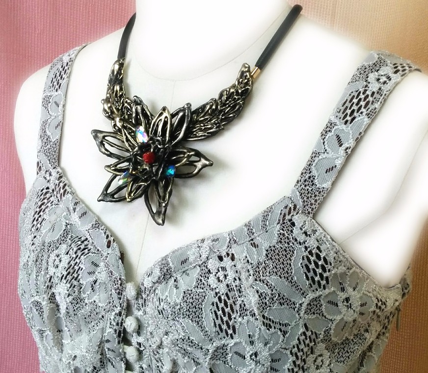 ～天使のお届け物～フラワーネックレス(ゴールド)