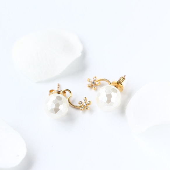14kgf-Shell pearl and flower catch detail耳環（2way） 第5張的照片