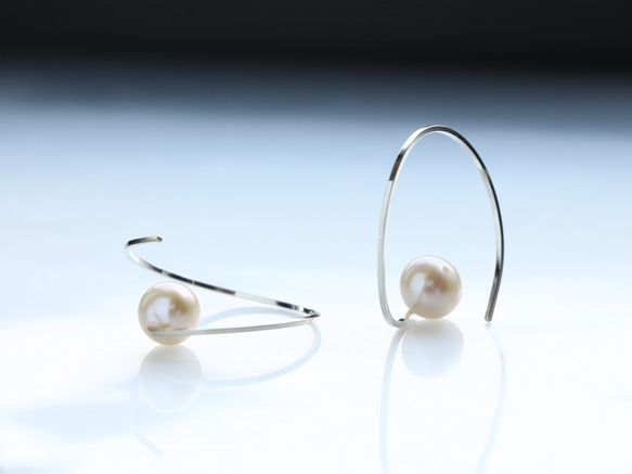 SV935(Argentium)- twist hoop pearl ピアス 4枚目の画像