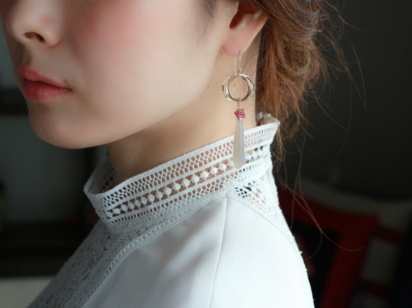 14kgf- Grege vertical line pierced earrings 第2張的照片