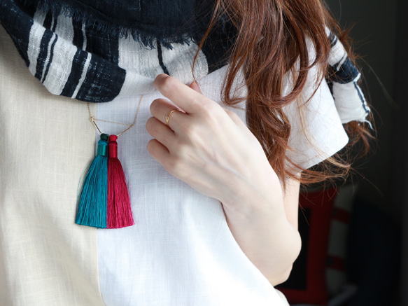 14kgf-Silky tassel 項鍊(adjustable chain)dark green×bibid pink 第6張的照片