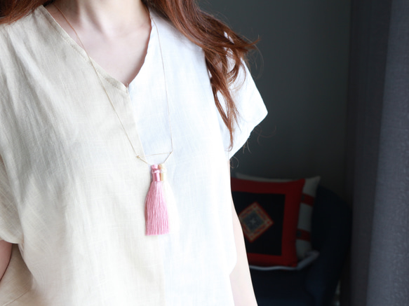 14kgf-Silky tassel 項鍊(adjustable chain)mauve pink×off white 第2張的照片