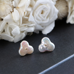 14kgf- 3 petals pearl 耳針/可換耳夾 第1張的照片