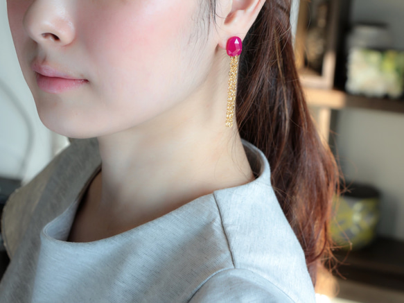 14kgf-Ruby pink chalcedony tassel 耳針 第4張的照片