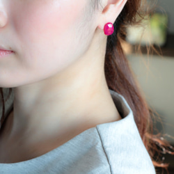 14kgf-Ruby pink chalcedony tassel 耳針 第6張的照片