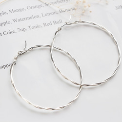 SV935(Argentium)-twist hoop ピアス 7枚目の画像