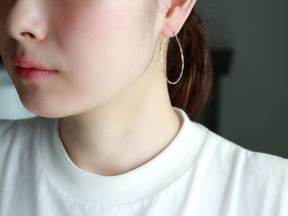 SV935(Argentium)-twist hoop ピアス 8枚目の画像