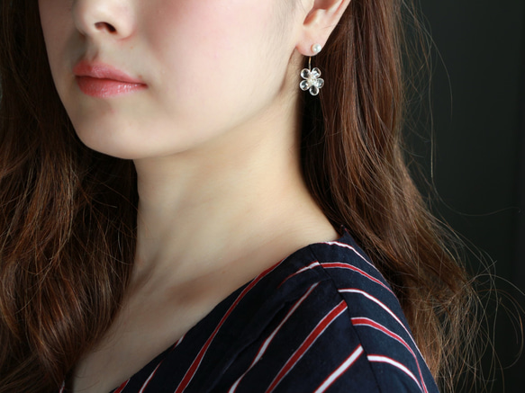 14kgf-pearl stud and white topaz flower 耳針 第2張的照片