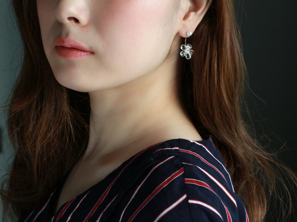 14kgf-pearl stud and white topaz flower 耳針 第7張的照片