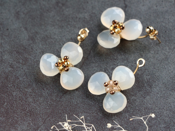 14kgf-white chalcedony flower back 耳針 第5張的照片