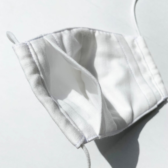 《15点限定・再販なし》編み目の細かい日本製コットン　ダブルガーゼ　マスク　オフホワイト　専用フィルターポケット付き 3枚目の画像