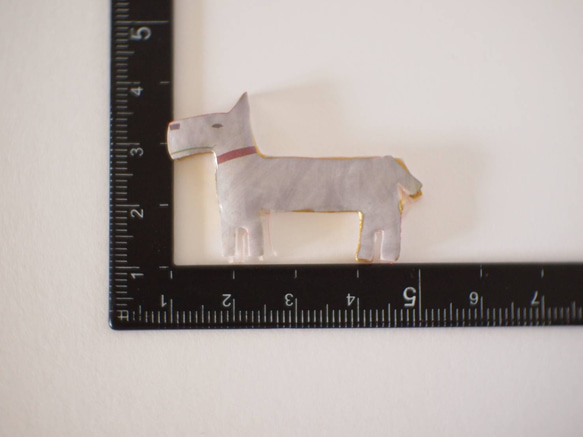 『白い犬』ブローチ 6枚目の画像