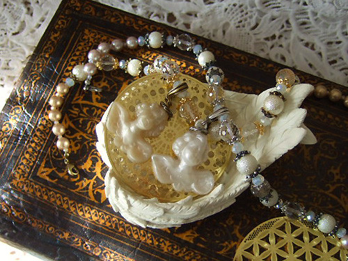 ヴィンテージ天使と水晶のチョーカーネックレス 5,100円