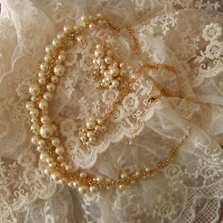 鈴生り真珠のネックレス（金色） 4枚目の画像