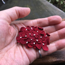 革花のスリーピン タマゴサイズ ローズレッド 2枚目の画像