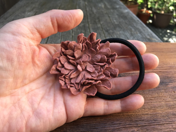革花のヘアゴム Lサイズ  サーモンピンク 5枚目の画像