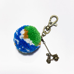 地球 毛球  鑰匙圈 吊飾 旅行的意義 第2張的照片