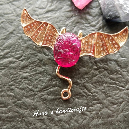 アンナハンドメイドショップ]悪を避けるために赤い動物の顔のバット