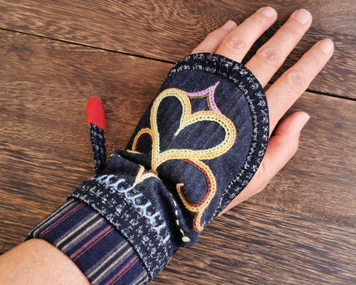 アイヌ羽織、チカルカルペ、アイヌ衣装、テクンペ、ホシ、マタンプシン アイヌ刺繍 アイヌ装身具 テクンペ（手甲） 刺し子 桐本まき子