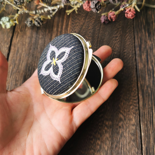 アイヌ刺繍のコンパクトミラー（アパッポ） 手鏡 pirika moshiri