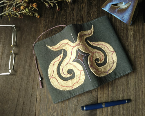 アイヌ刺繍のブックカバー】a book jacket of Ainu embroidery ブック