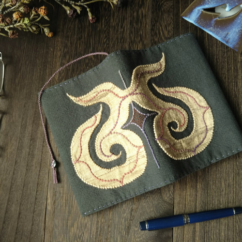 アイヌ刺繍のブックカバー】a book jacket of Ainu embroidery