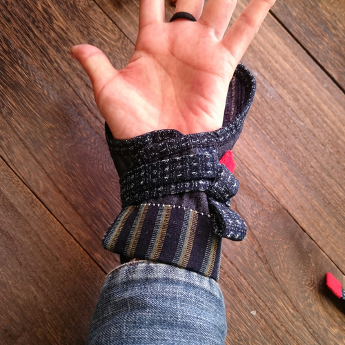 アイヌ刺繍のテクンペ（青） 手袋・ミトン pirika moshiri 通販