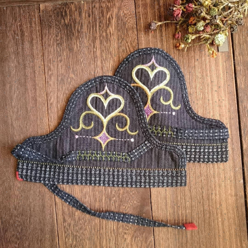 あ　　アイヌ刺繍　テクンペ　☆ アイヌ刺繍のテクンペ（緑） 手袋・ミトン pirika moshiri 通販