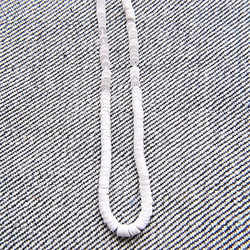 オパック　マットホワイト　　1本（約1000枚）・平丸・3mm・フランス製糸通しスパンコール 2枚目の画像