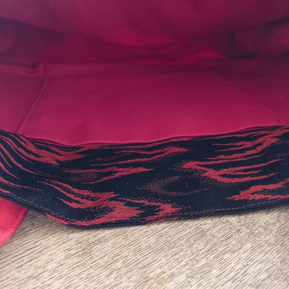 着物リメイク赤色大きめトートバック(内ポケット付き) 長女サイズ 6枚目の画像