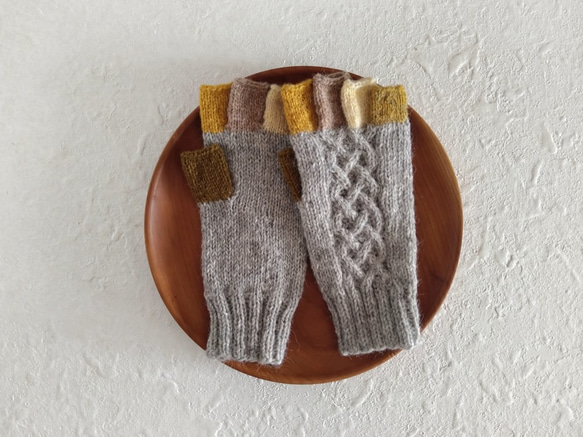 ベルトつき五本指手袋＊Luce＊ライトグレー/ハニー 3枚目の画像