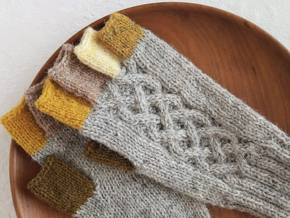 ベルトつき五本指手袋＊Luce＊ライトグレー/ハニー 5枚目の画像