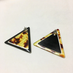 三角形耳環【貼】棕色×黑色 第2張的照片