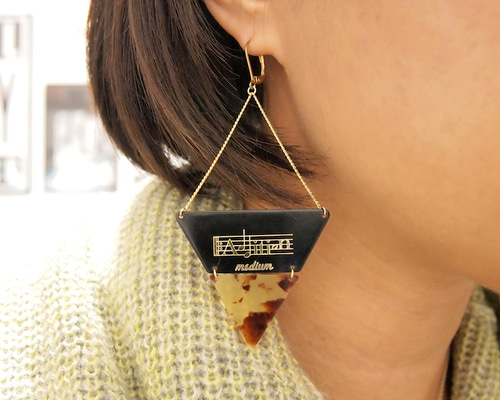 トライアングルピックピアス【チェーン】 BROWN×BLACKバイカラー