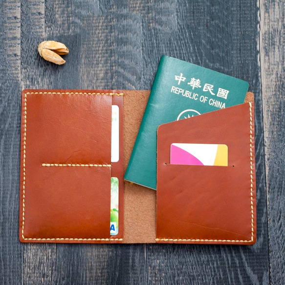 Be Two 手工皮件︱個人化手工護照夾 護照套 卡套 證件套 出國必備 免費客製壓字 第7張的照片