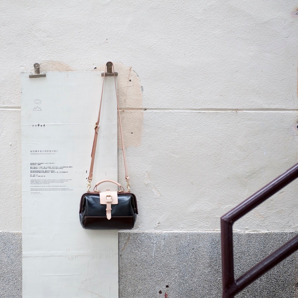 ハンドメイドレザーグッズ2個︱レザードクターマウスゴールドバッグショルダーバッグサイドバックハンドステッチハンドバッグ（アッパー