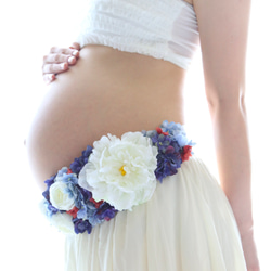 【マタニティサッシュベルト】サシュレマリンブルー妊婦さん赤ちゃん記念写真マタニティフォトを華やかにフラワーアレンジメント 1枚目の画像