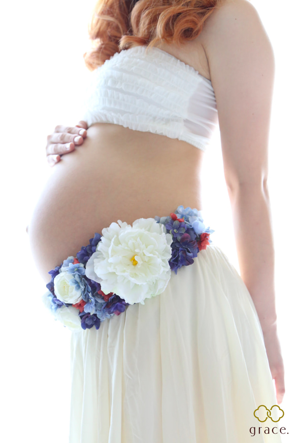 【マタニティサッシュベルト】サシュレマリンブルー妊婦さん赤ちゃん記念写真マタニティフォトを華やかにフラワーアレンジメント 1枚目の画像